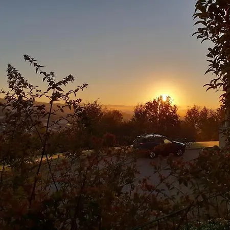 Confinedeisanti شقة *