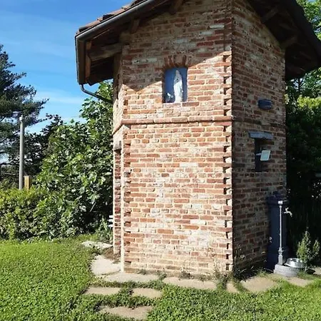 Confinedeisanti شقة *