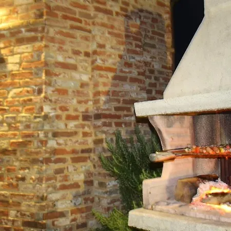 Confinedeisanti Apartment