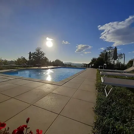 Confinedeisanti شقة *