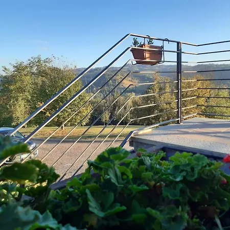 Confinedeisanti شقة *