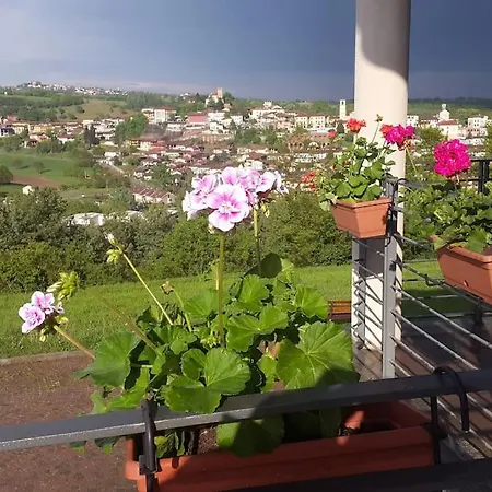 Confinedeisanti شقة